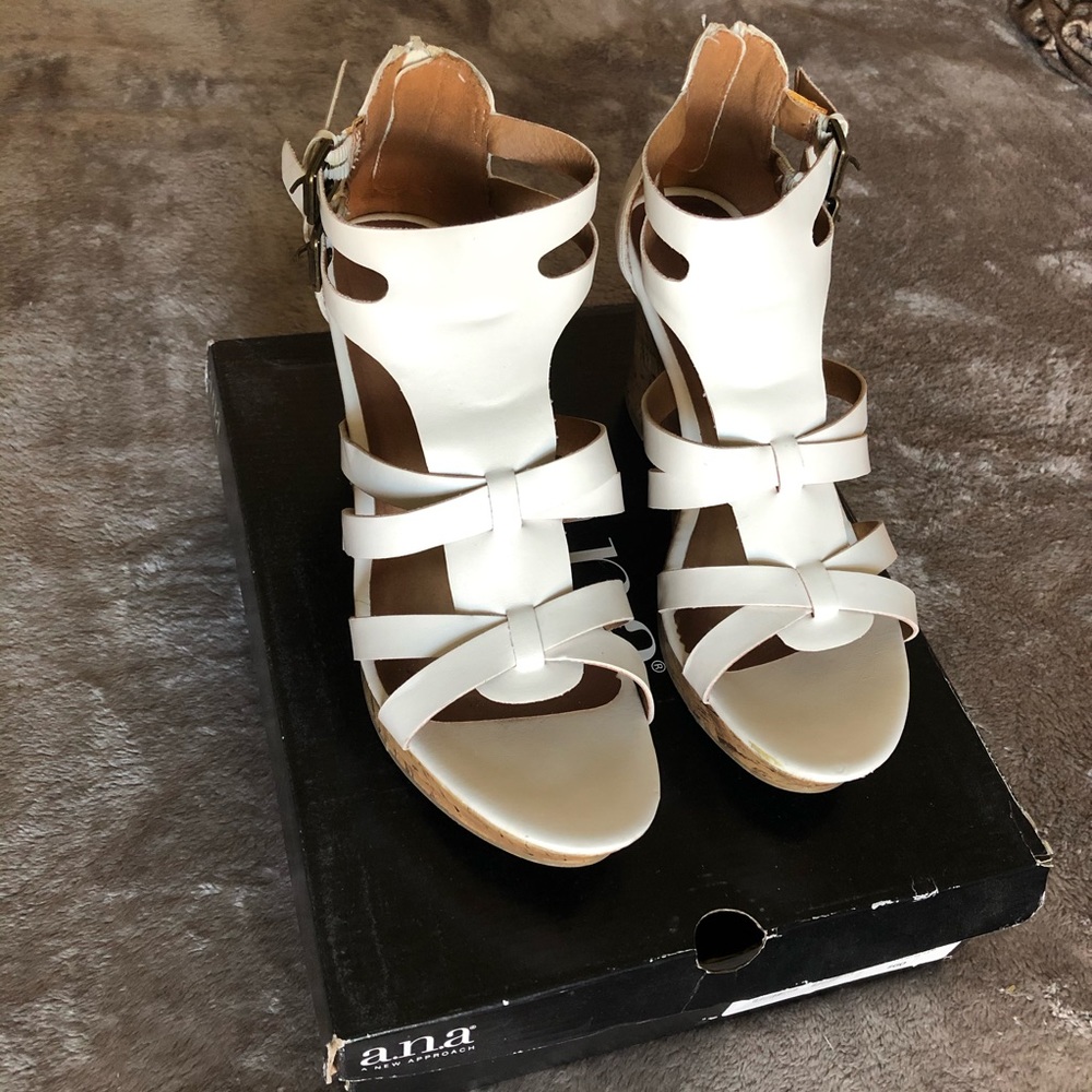 Women’s wedged Sandals